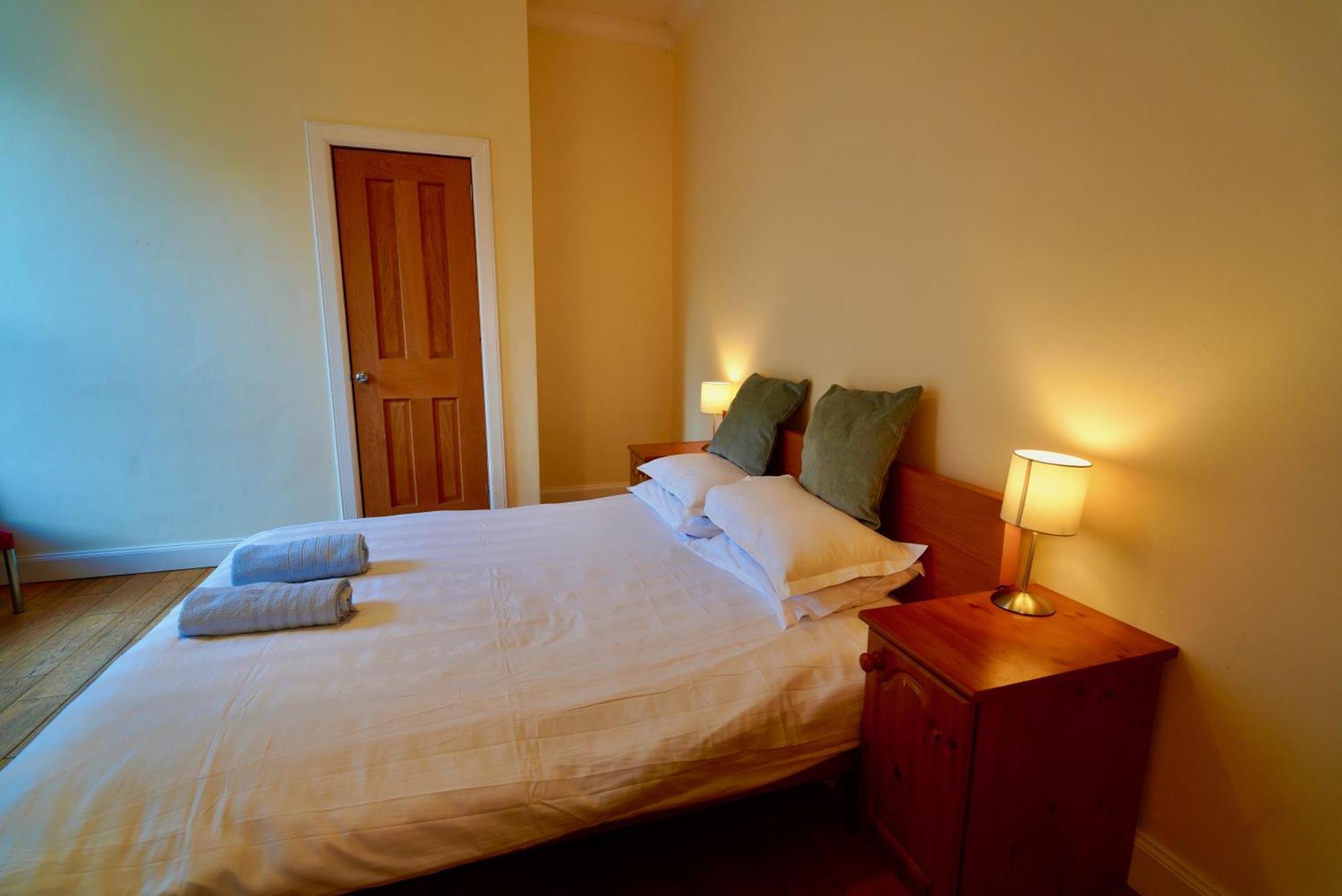 Spacious 2 Bed Apt Next To Royal Mile & Waverley エディンバラ エクステリア 写真