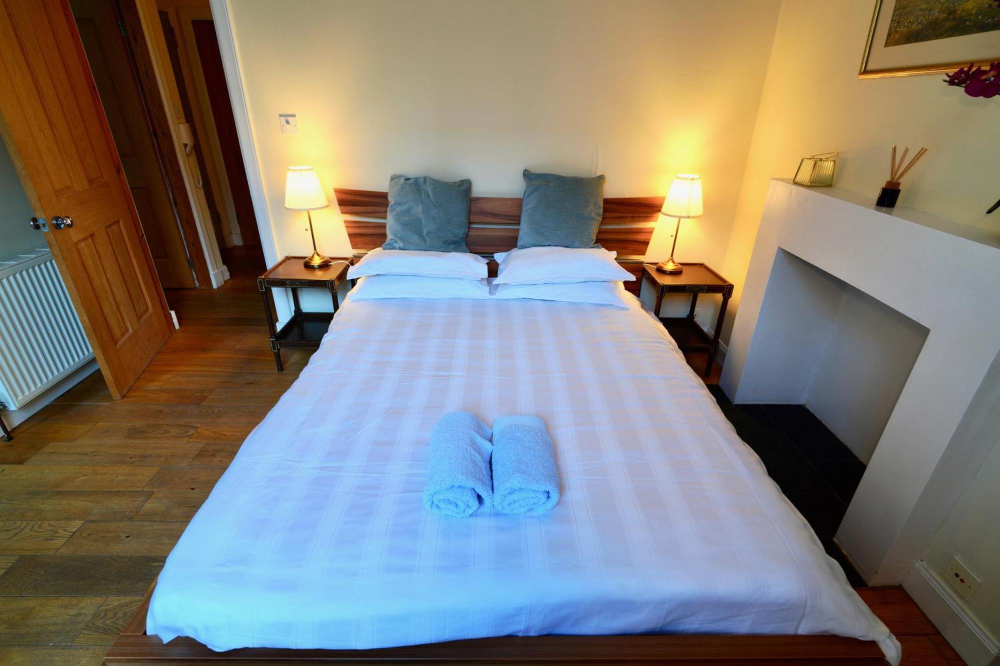 Spacious 2 Bed Apt Next To Royal Mile & Waverley エディンバラ エクステリア 写真