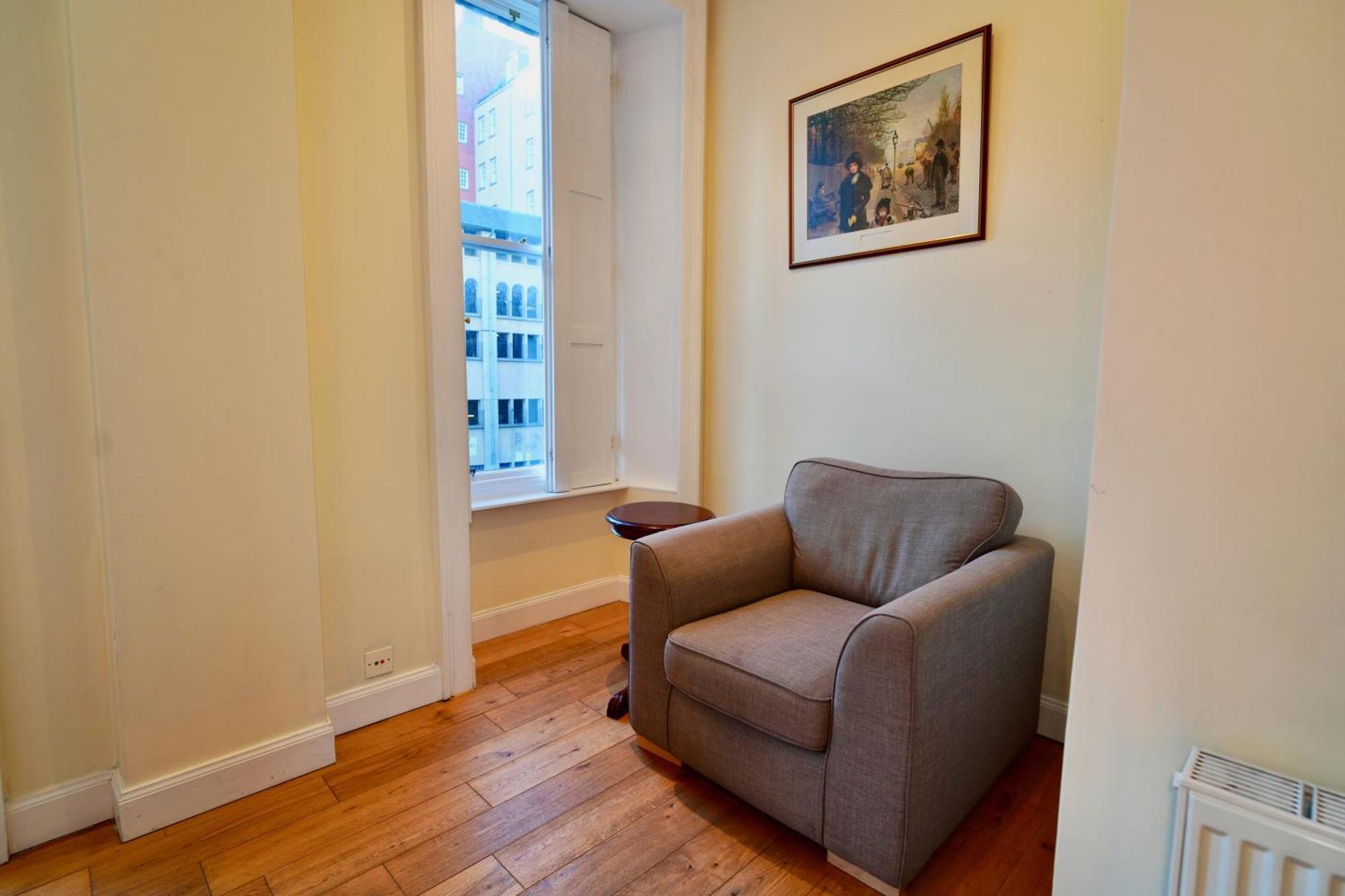 Spacious 2 Bed Apt Next To Royal Mile & Waverley エディンバラ エクステリア 写真