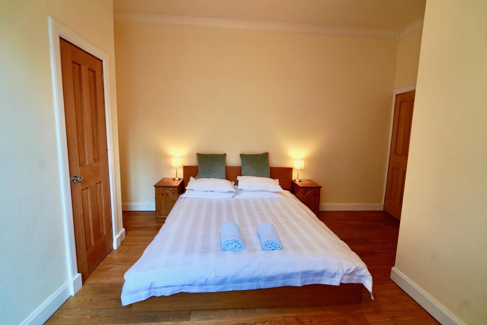 Spacious 2 Bed Apt Next To Royal Mile & Waverley エディンバラ エクステリア 写真