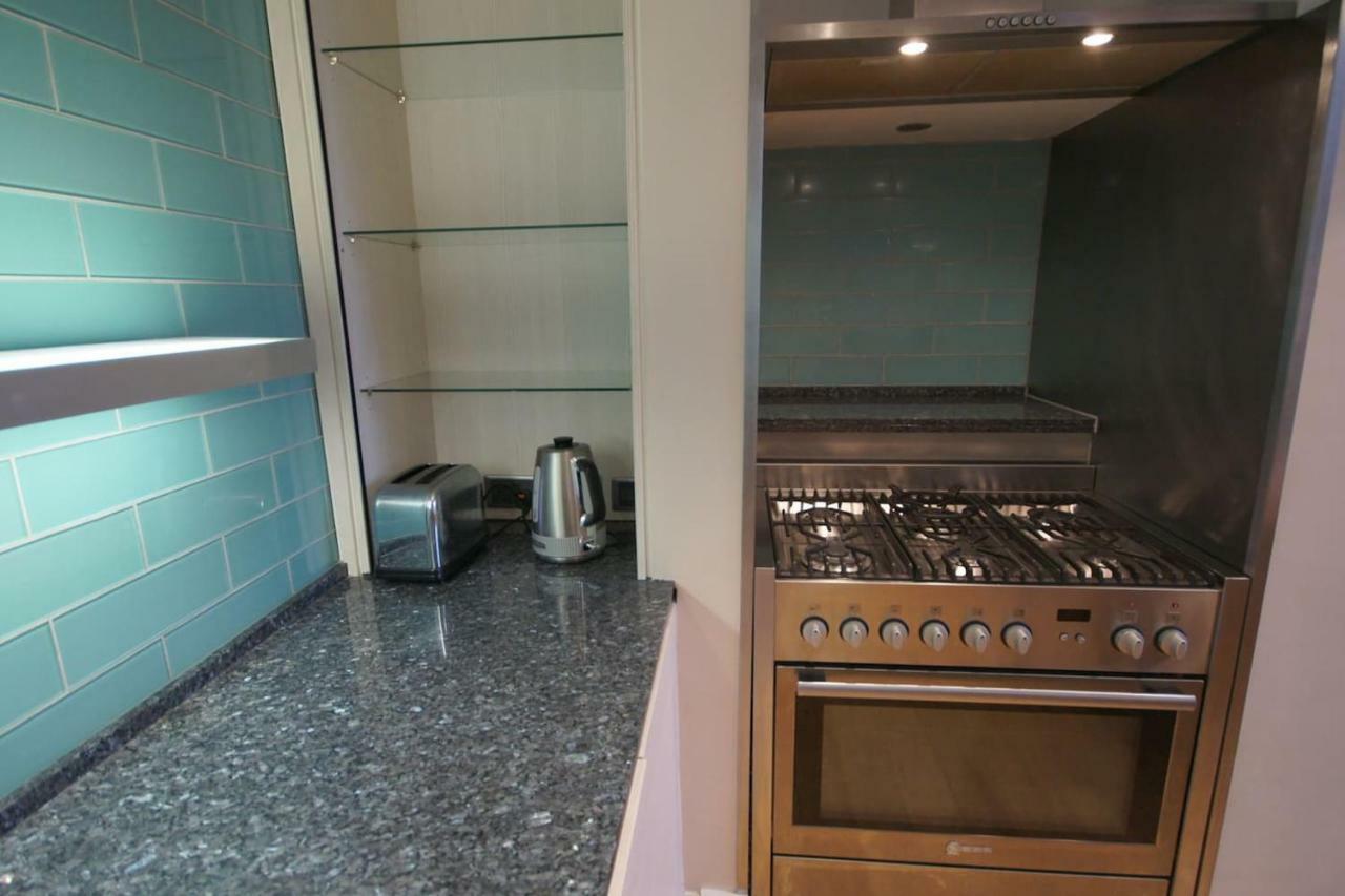 Spacious 2 Bed Apt Next To Royal Mile & Waverley エディンバラ エクステリア 写真