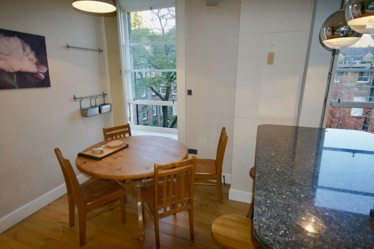 Spacious 2 Bed Apt Next To Royal Mile & Waverley エディンバラ エクステリア 写真