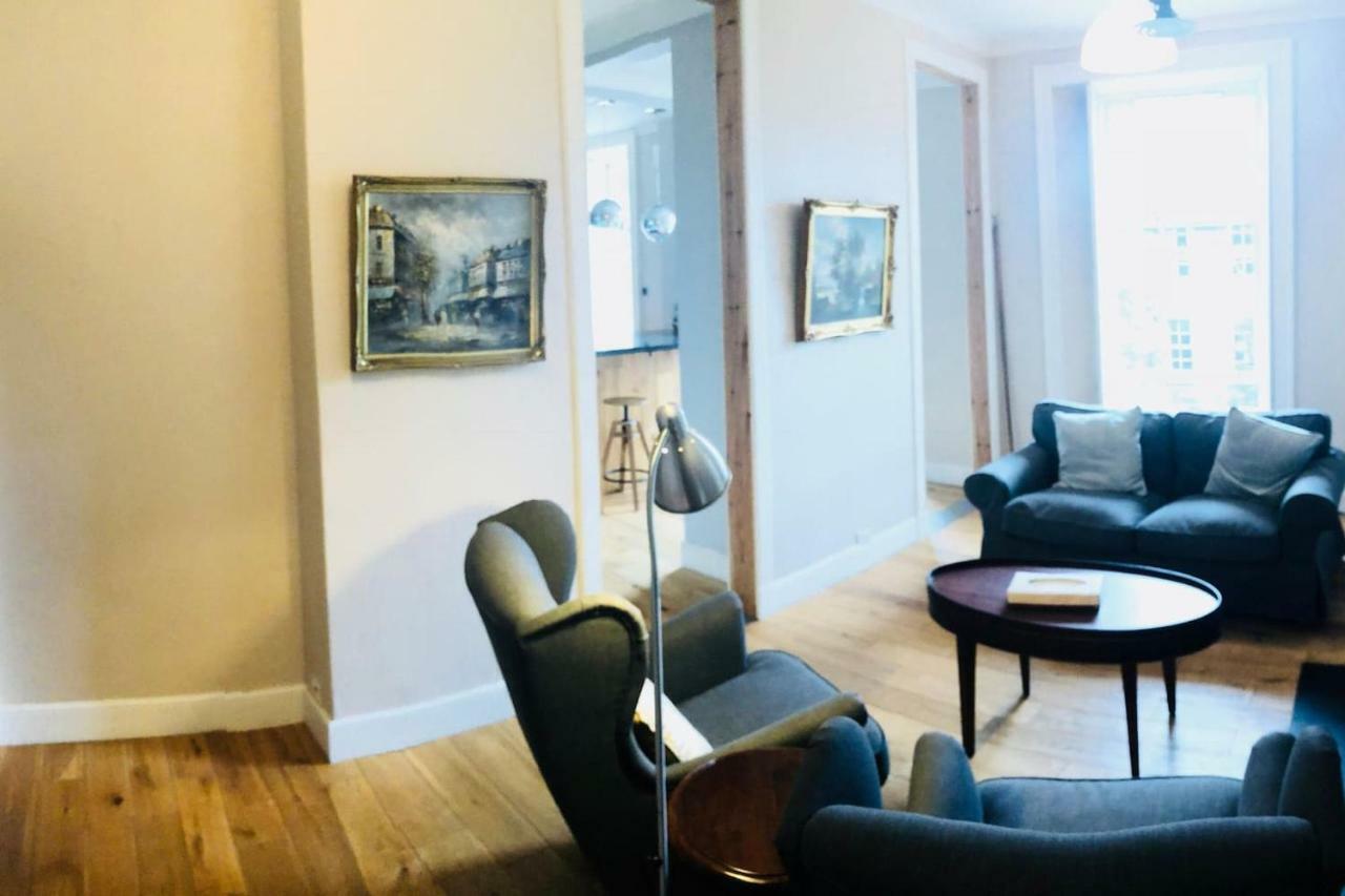 Spacious 2 Bed Apt Next To Royal Mile & Waverley エディンバラ エクステリア 写真
